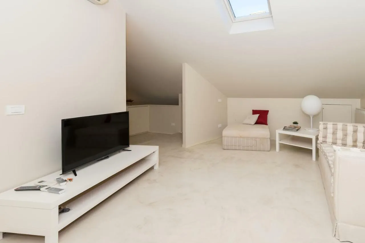 Casa Daisy Apartment San Lorenzo della Costa Italy